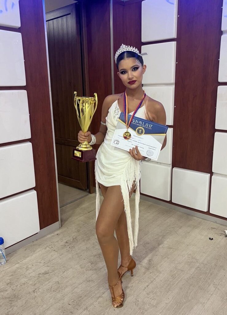 Մովսիսյան Եվա